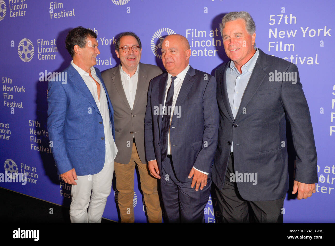 NEW YORK, NY - 28 settembre: (L-R) Antonio Banderas, Michael Barker, Augstin Almodovar e Tom Bernard frequentare il 'Dolore e Gloria' premiere durante il Foto Stock