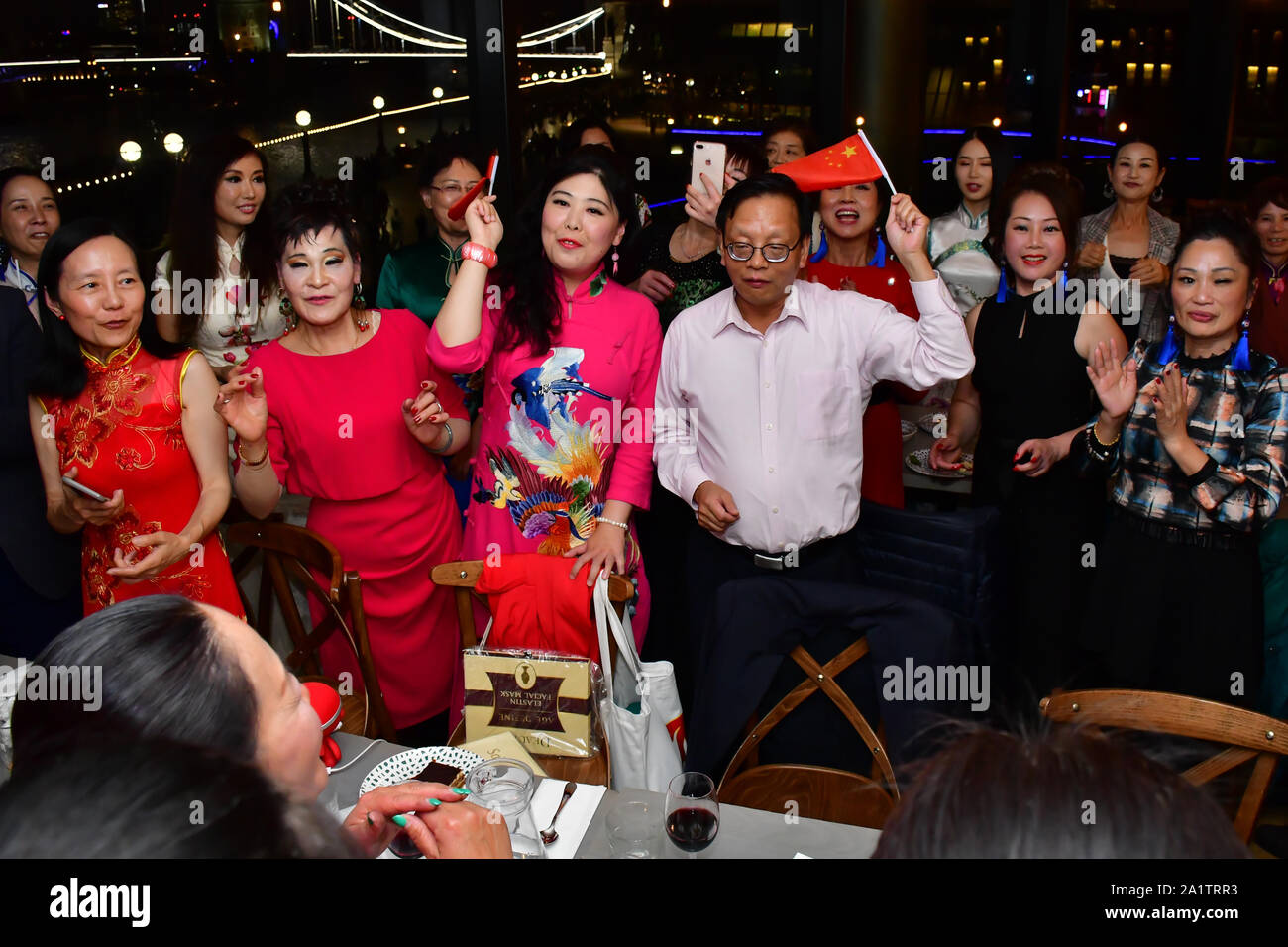 Londra, Regno Unito. 28 Sep, 2019. Onorevole 卢海田 参赞 il consigliere Lu Hai Tian dall'ambasciata cinese a Londra assiste la celebrazione del settantesimo Cina Giornata nazionale del 2019 e un cinese 'Qipao' flash mob, Londra, 28 settembre 2019, UK. Credito: Picture Capital/Alamy Live News Foto Stock