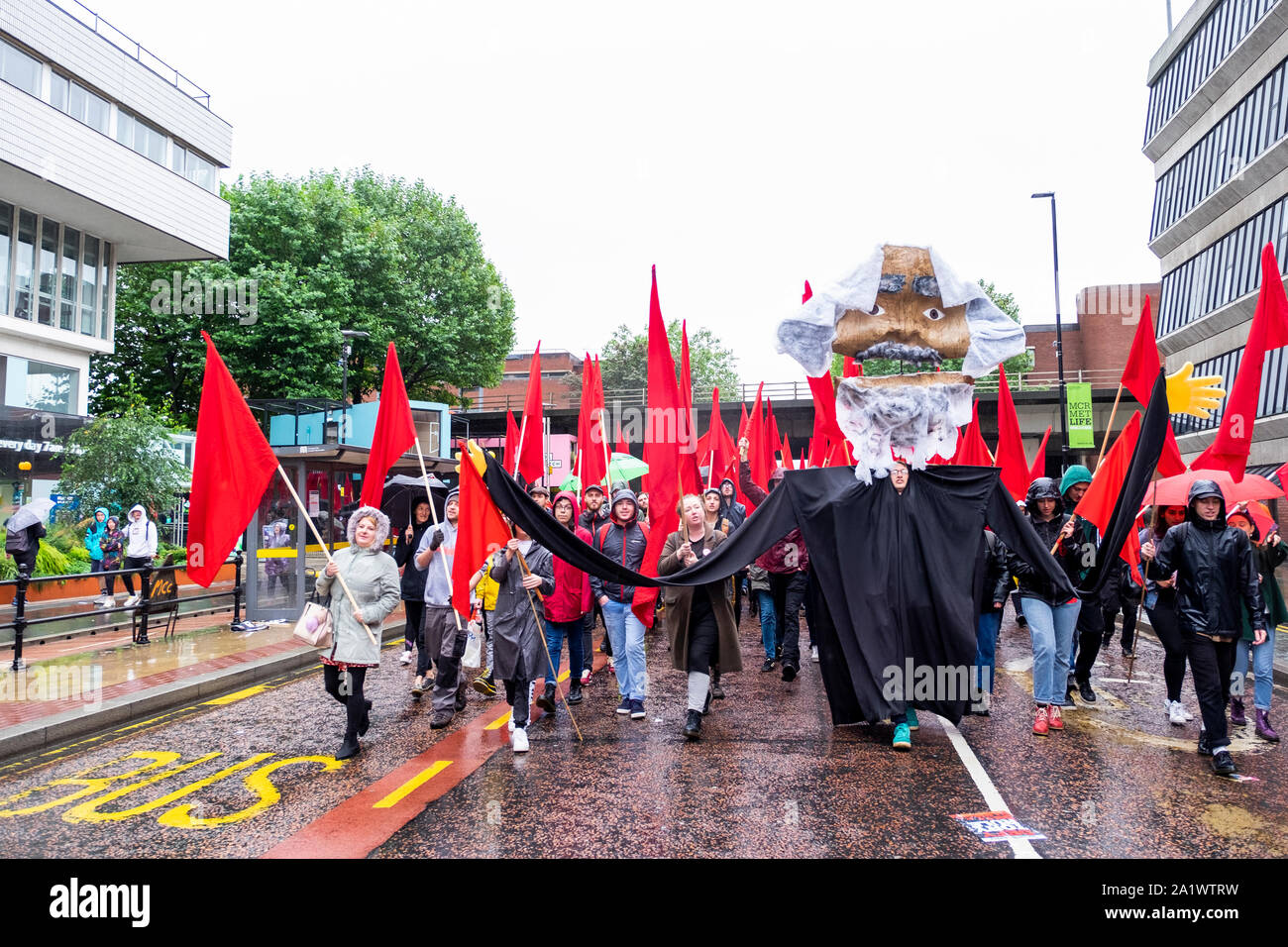 Manchester, Regno Unito. Il 29 settembre 2019. Rifiutare Brexit, difendere la nostra democrazia - una collaborazione tra Manchester per l'Europa e a marzo per il cambiamento e l'Assemblea popolare contro l'austerità tenere separata di dimostrazione presso il partito Tory conferenza tenutasi a Manchester, UK 2019-09-29 © Gary Mather/Alamy Live News Foto Stock