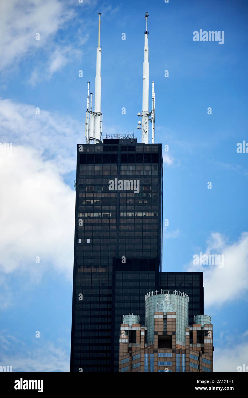 Tv e radio FM Società di broadcasting antenne sulla parte superiore della Willis Tower di Chicago, Illinois, Stati Uniti d'America Foto Stock