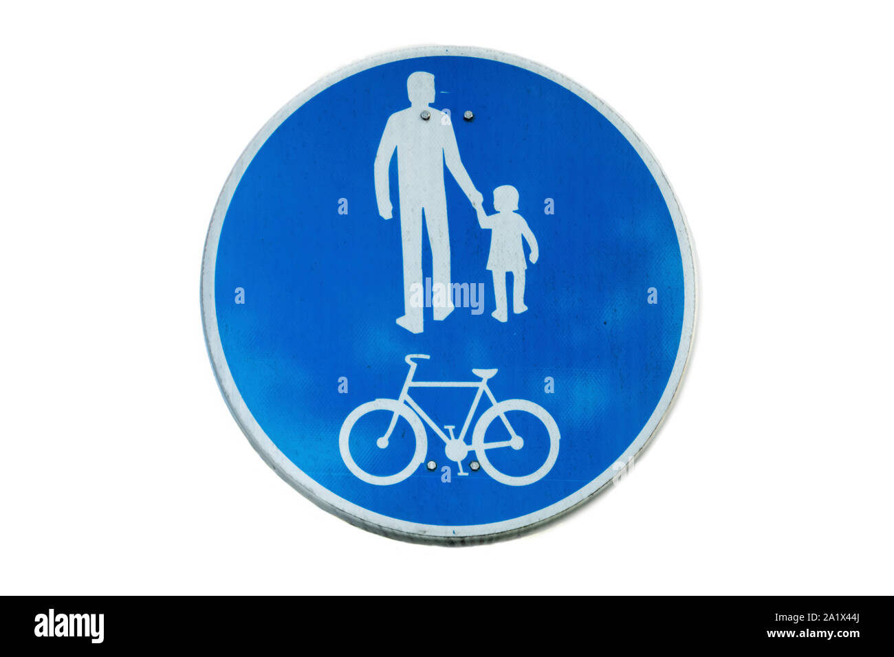 Cartello stradale per biciclette e pedoni isolati su sfondo bianco Foto Stock
