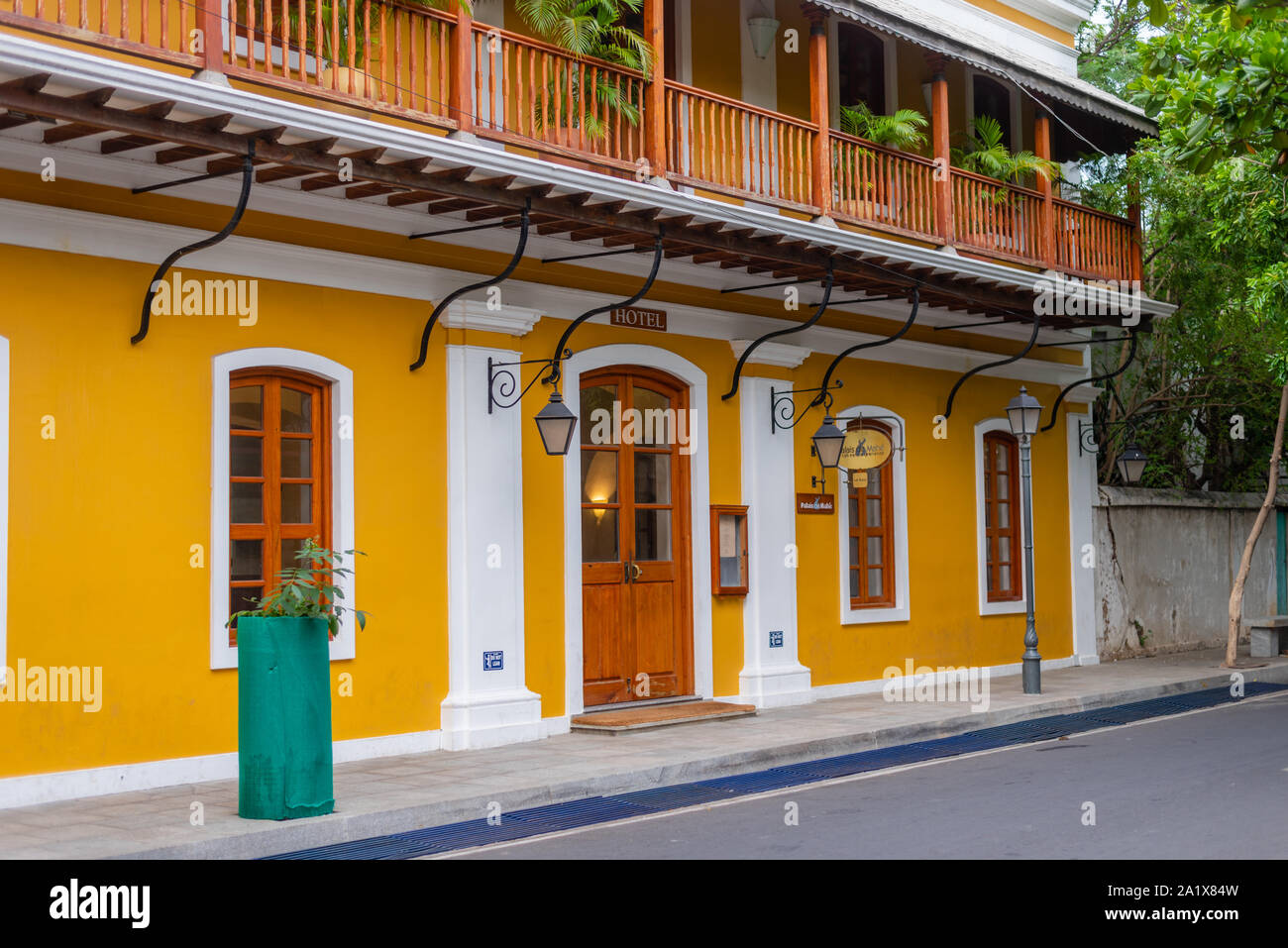 Città Bianca, Pondicherry/India- 3 Settembre 2019: Palais de Mahe hotel nel quartiere francese di Pondicherry Foto Stock