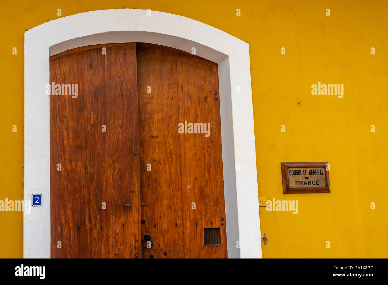 Città Bianca, Pondicherry/India- 3 Settembre 2019: il Consolato Generale di Francia edificio nel quartiere francese di Pondicherry Foto Stock