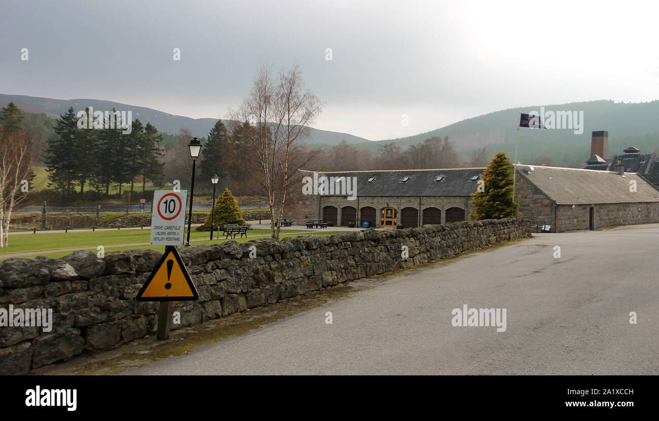 Royal Lochnagar Distillery. Ballater, Royal Deeside, Aberdeenshire, Scotland, Regno Unito Foto Stock