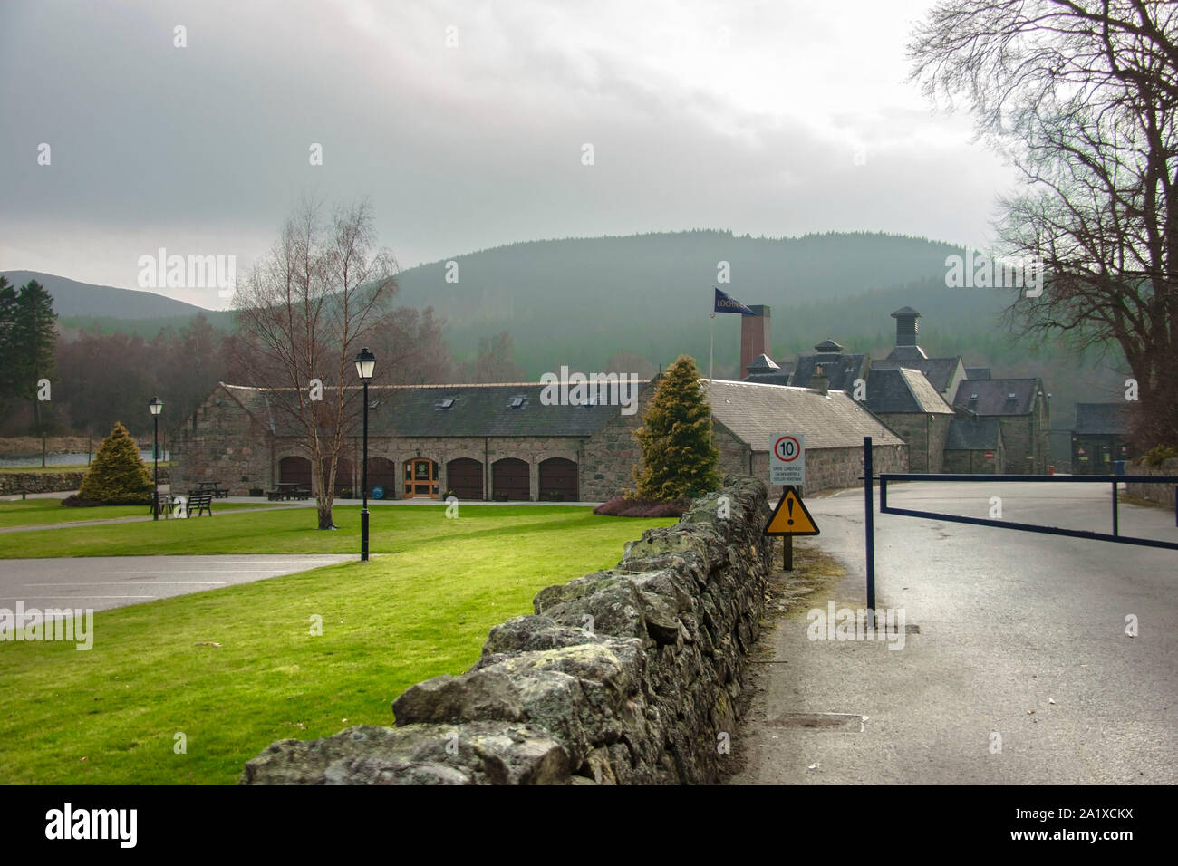 Royal Lochnagar Distillery. Ballater, Royal Deeside, Aberdeenshire, Scotland, Regno Unito Foto Stock