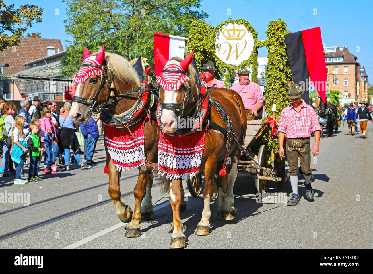 Stoccarda, Germany-September 30, 2018: Festa della birra, festoso corteo con i cavalli Foto Stock