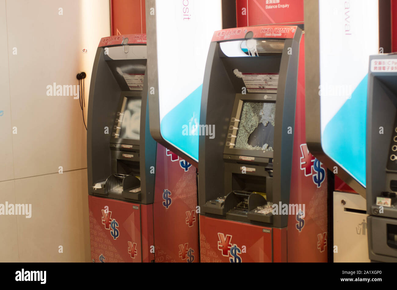 Hong Kong, 29 set 2019 - Atm della Banca di Cina è danneggiato dai rivoltosi di Hong Kong. Foto Stock