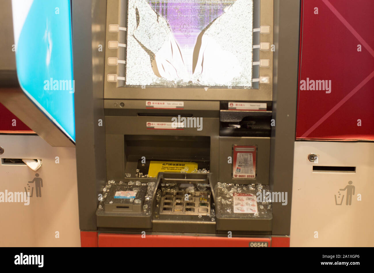 Hong Kong, 29 set 2019 - Atm della Banca di Cina è danneggiato dai rivoltosi di Hong Kong. Foto Stock