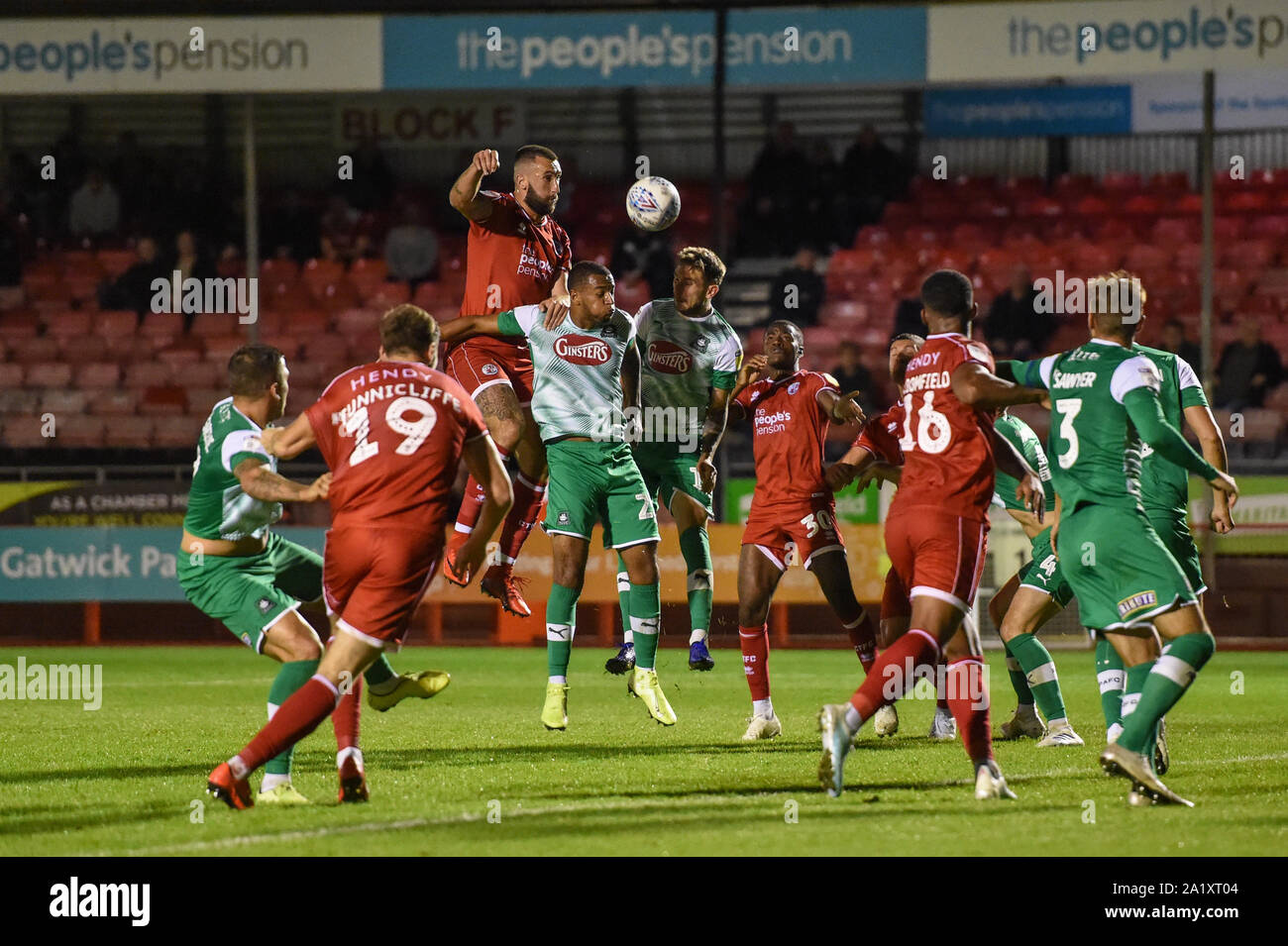 Xvii Settembre 2019, Broadfield Stadium, Crawley, Inghilterra; Skybet league 2 Football, Crawley Town vs Plymouth Argile : Ollie Palmer(9) capi l'angolo obiettivo legato ma non cliente Credito: Phil Westlake/News immagini English Football League immagini sono soggette a licenza DataCo Foto Stock