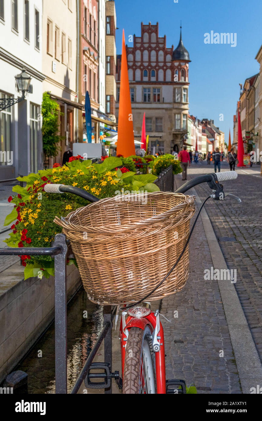 In bicicletta per la città Foto Stock