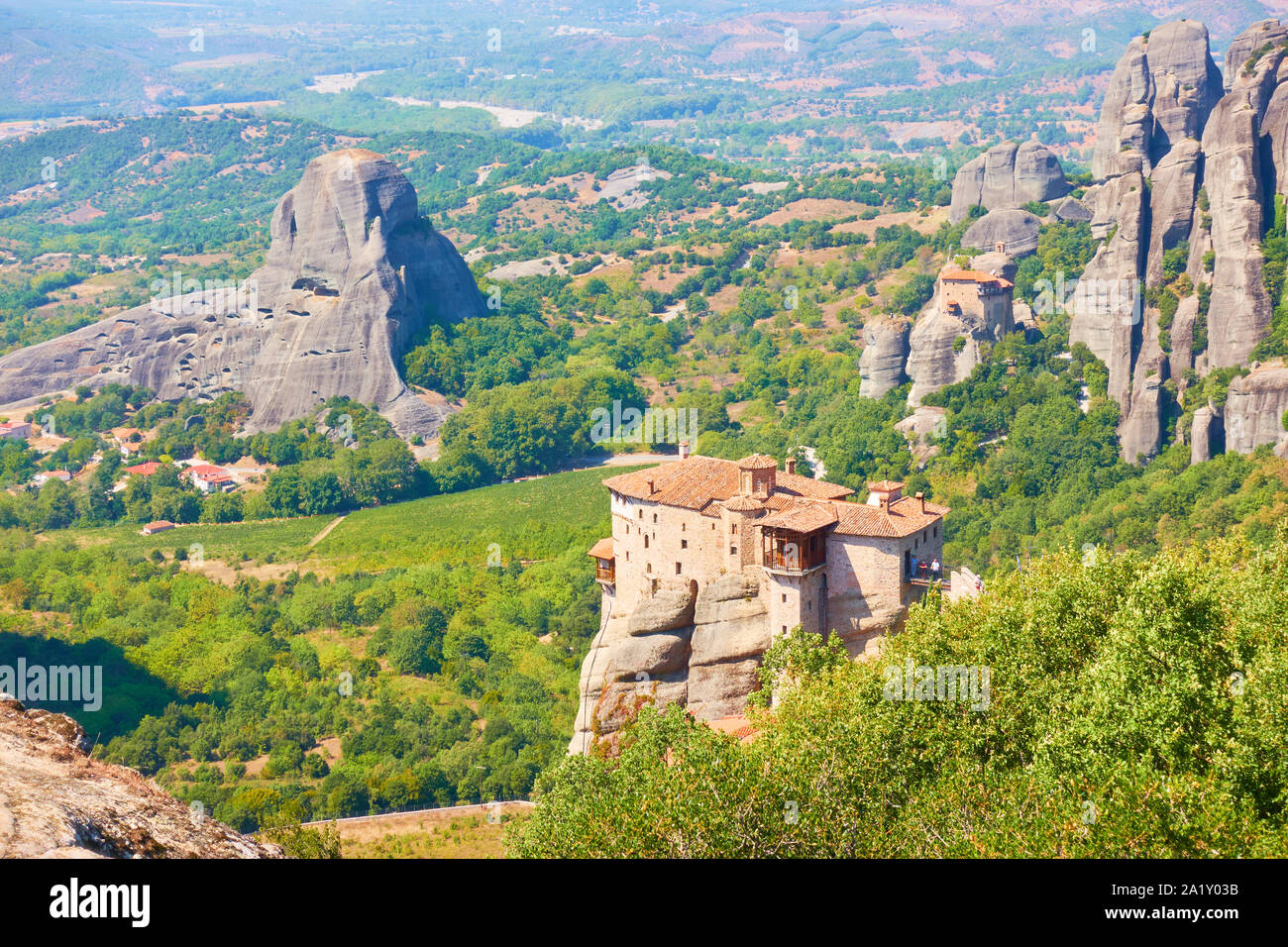 Il monastero di Rousanou sulla rupe in una meteora, Kalabaka, Grecia - paesaggio greco Foto Stock