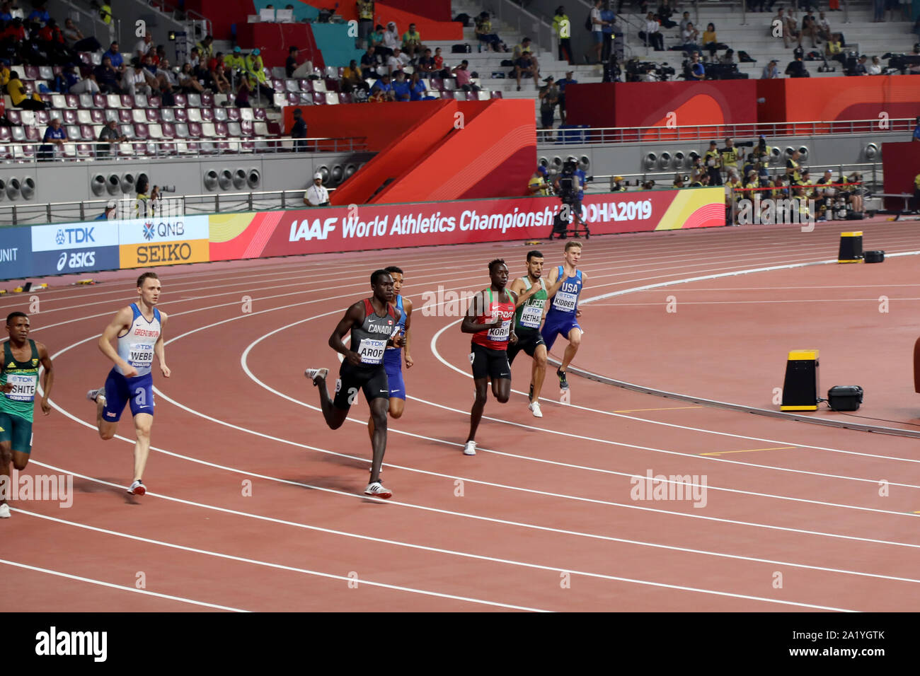 Doha / Qatar - Settembre 29, 2019: Canada il Marco Arop conduce il modo durante un semi-finale per gli uomini di 800 metri come parte della IAAF mondiale di atletica 2019 Foto Stock