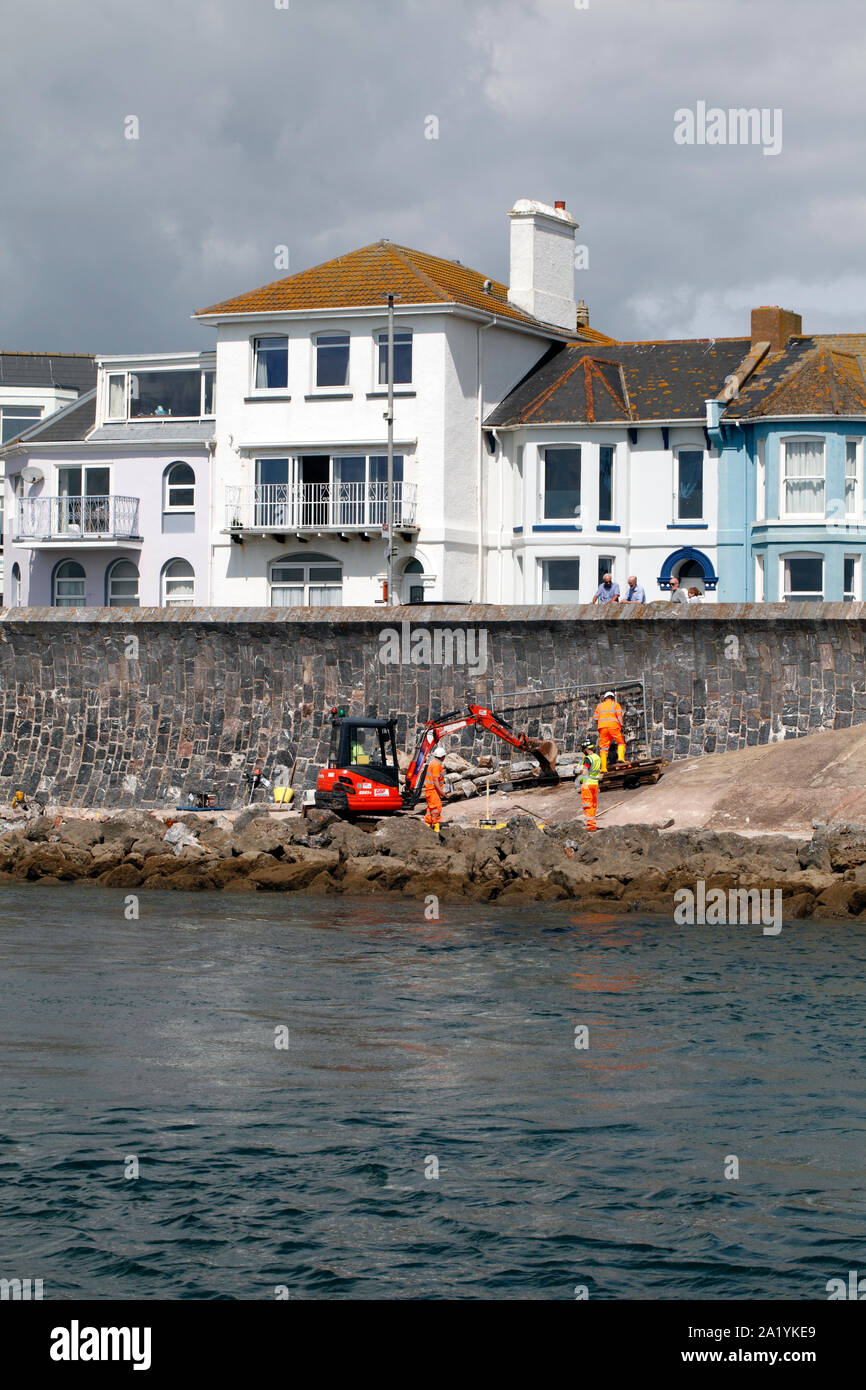 Nuove difese costiere in fase di completamento a Exmouth porto e il lungomare. 2019. Seawall. Foto Stock