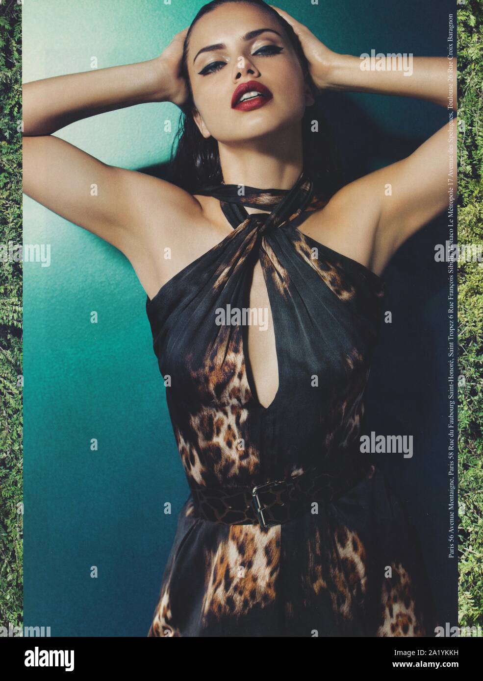 Poster pubblicitari Blumarine fashion house con Adriana Lima in magazzino carta dal 2011 anno, pubblicità creative Blumarine annuncio da 2010s Foto Stock