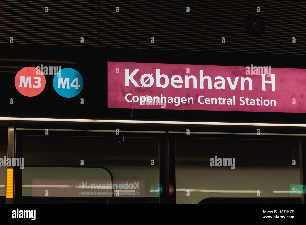 Copenaghen, Zelanda Danimarca - 29 9 2019: Copenhagen central la stazione della metropolitana di segno. Metro M3 M4 Linea Cityringen Foto Stock