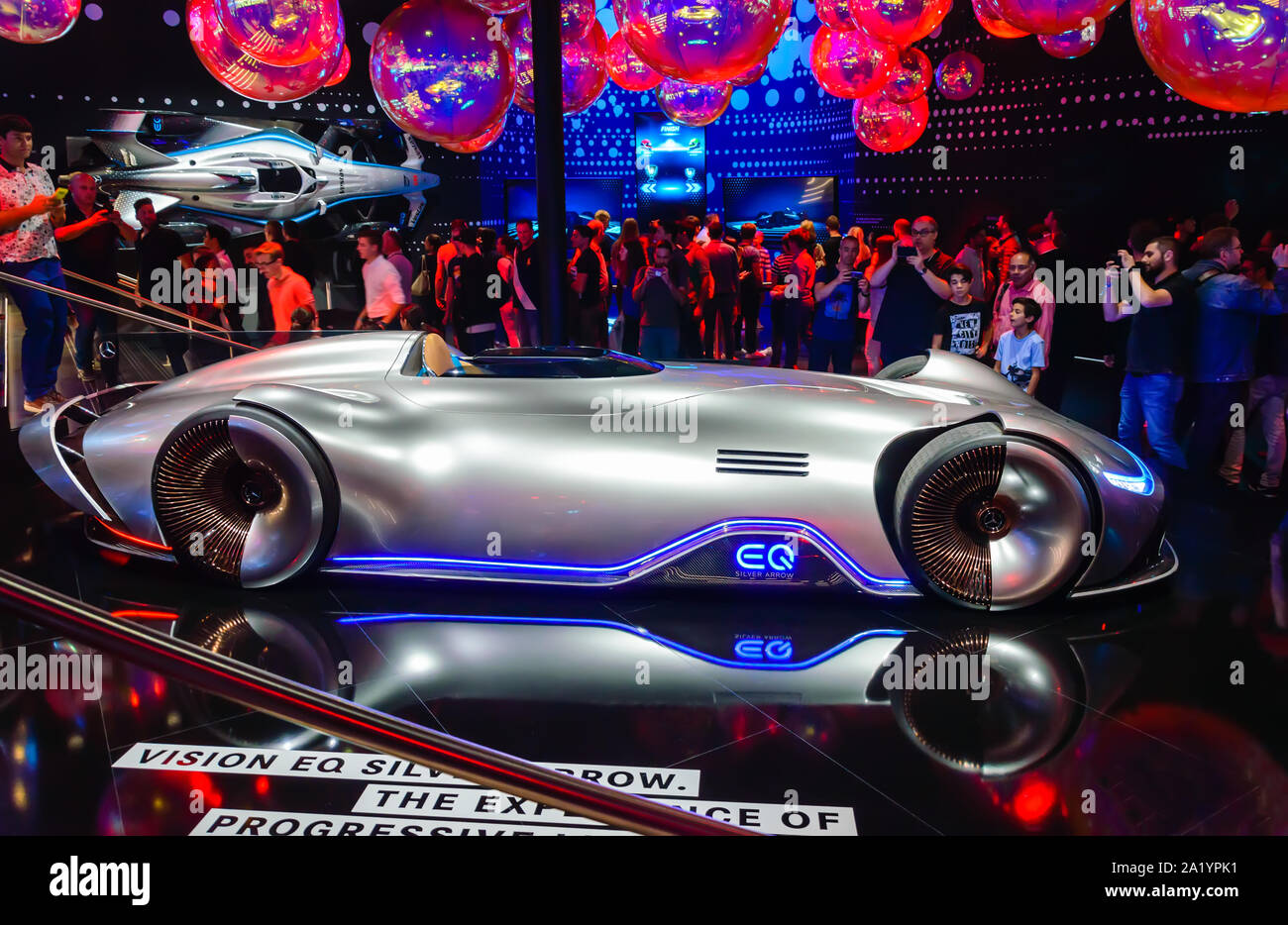 Francoforte - Sep 15, 2019: Mercedes-Benz Vision EQ Freccia d'argento - design futuristico premiere di un concetto di design per il lusso vettura sportiva elettrica Foto Stock