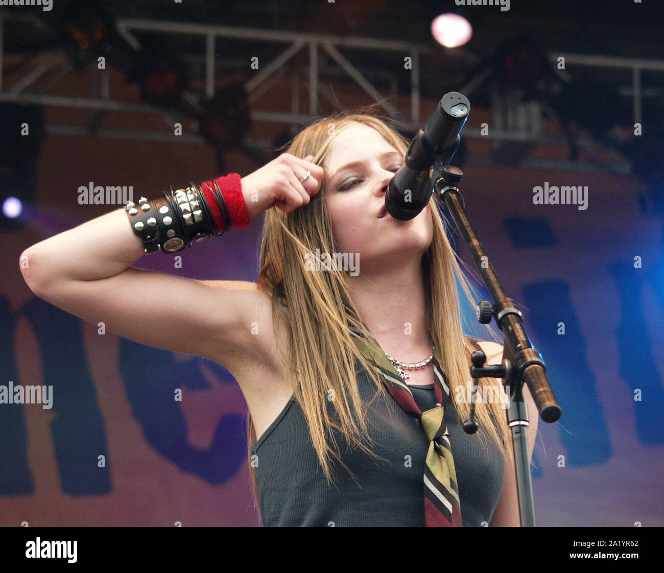 2 agosto: Avril Lavigne esegue a stella 94's sui mattoni una serie di concerti a Centennial Olympic Park ad Atlanta, in Georgia il 2 agosto 2002. Credito: Chris McKay / MediaPunch Foto Stock