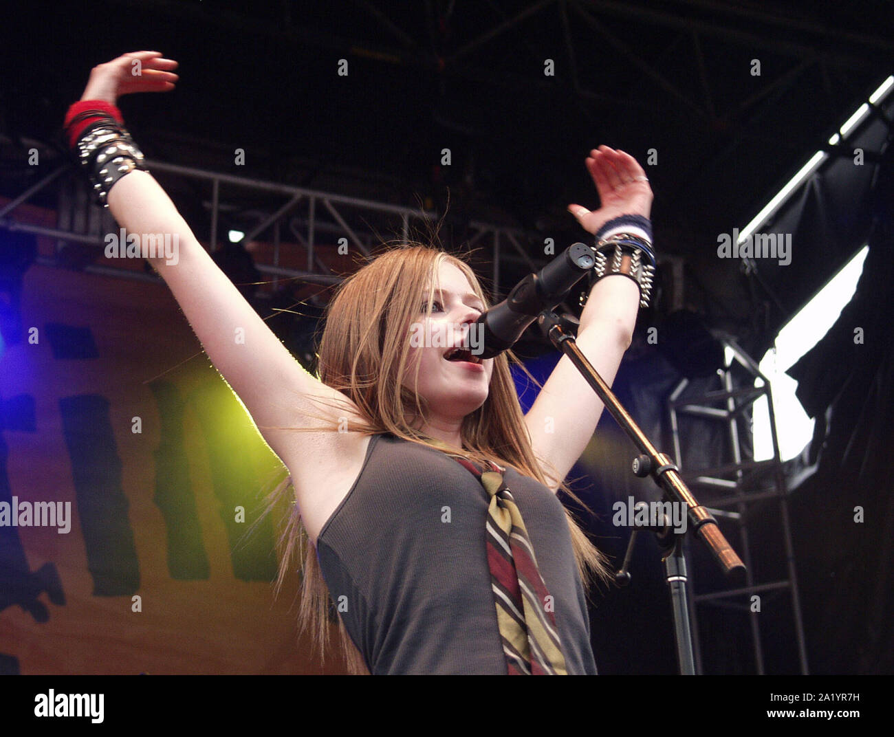 2 agosto: Avril Lavigne esegue a stella 94's sui mattoni una serie di concerti a Centennial Olympic Park ad Atlanta, in Georgia il 2 agosto 2002. Credito: Chris McKay / MediaPunch Foto Stock
