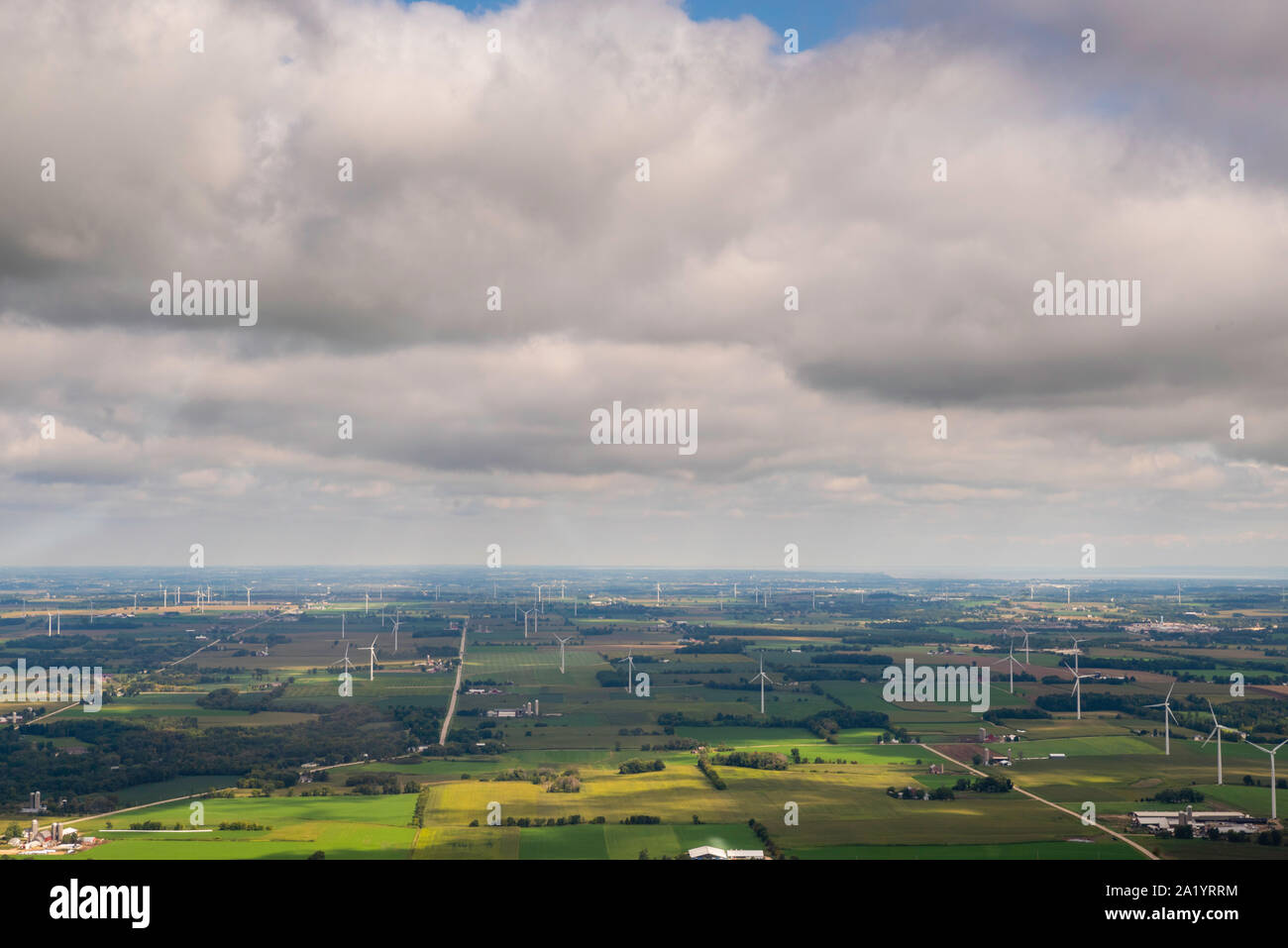 La fotografia aerea di una fattoria eolica in Dodge County, Wisconsin, Stati Uniti d'America, a nord-est di Horicon. Foto Stock