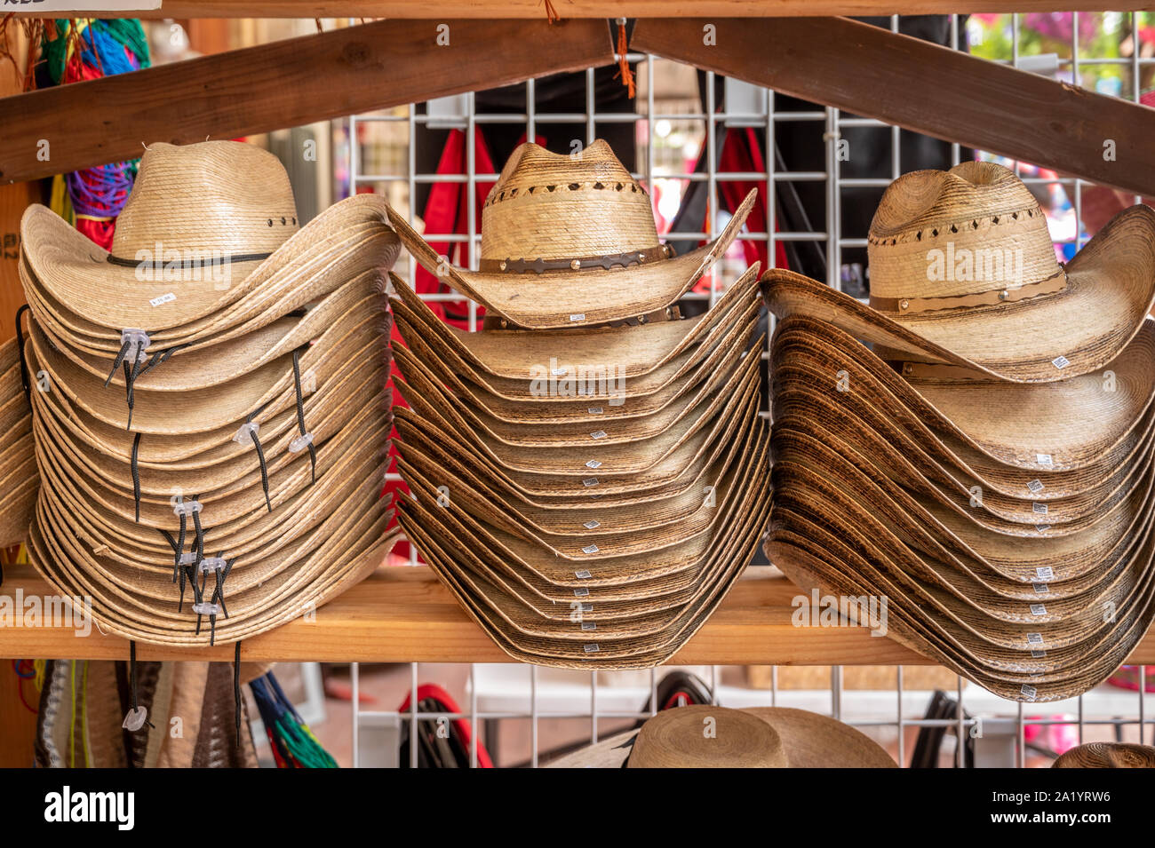 Cappelli da cowboy in vendita, San Antonio, Texas. Foto Stock