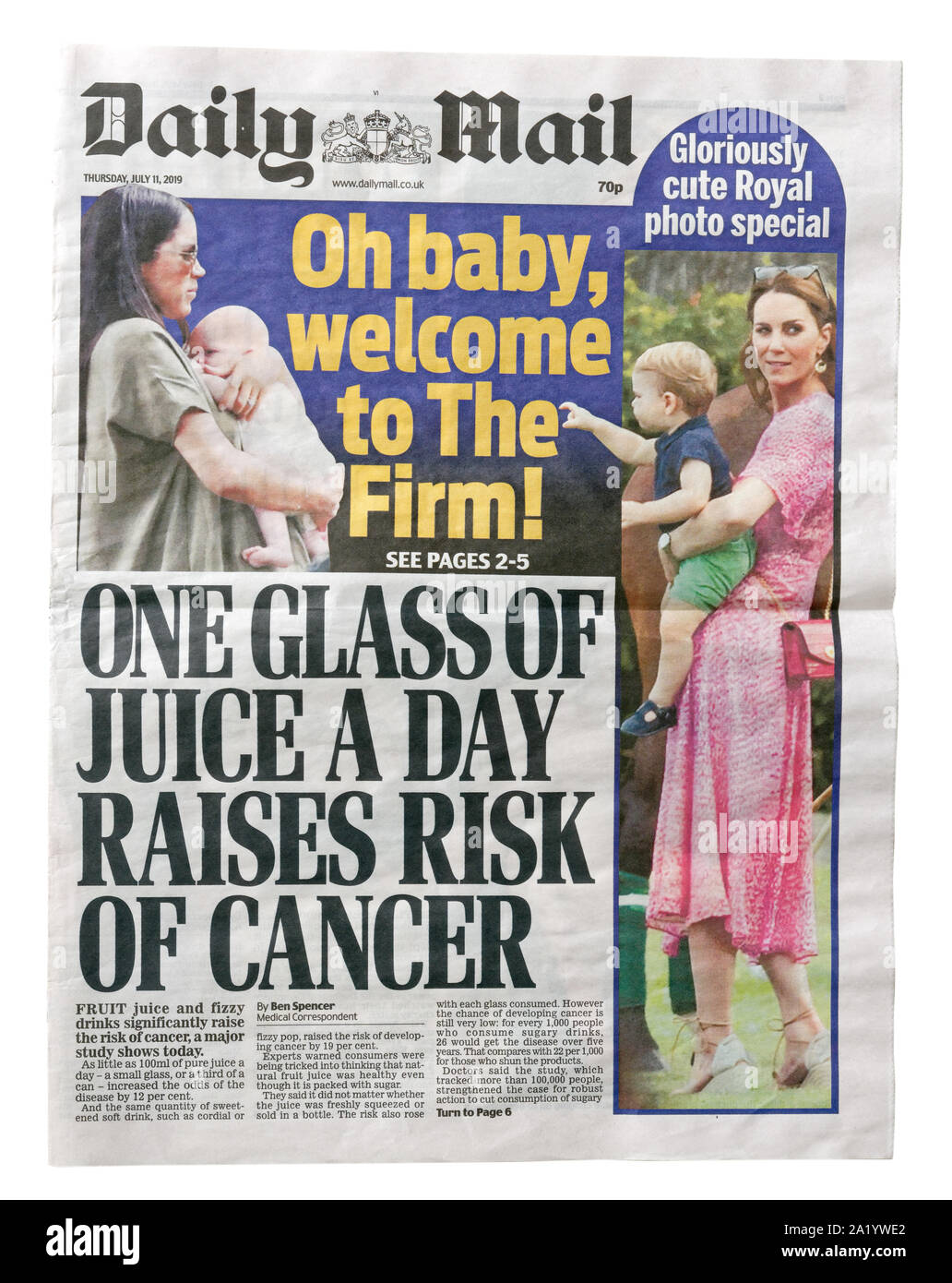La prima pagina del Daily Mail dal 11 luglio 2019 con il titolo un bicchiere di succo di frutta al giorno aumenta il rischio di cancro circa i pericoli di zucchero Foto Stock