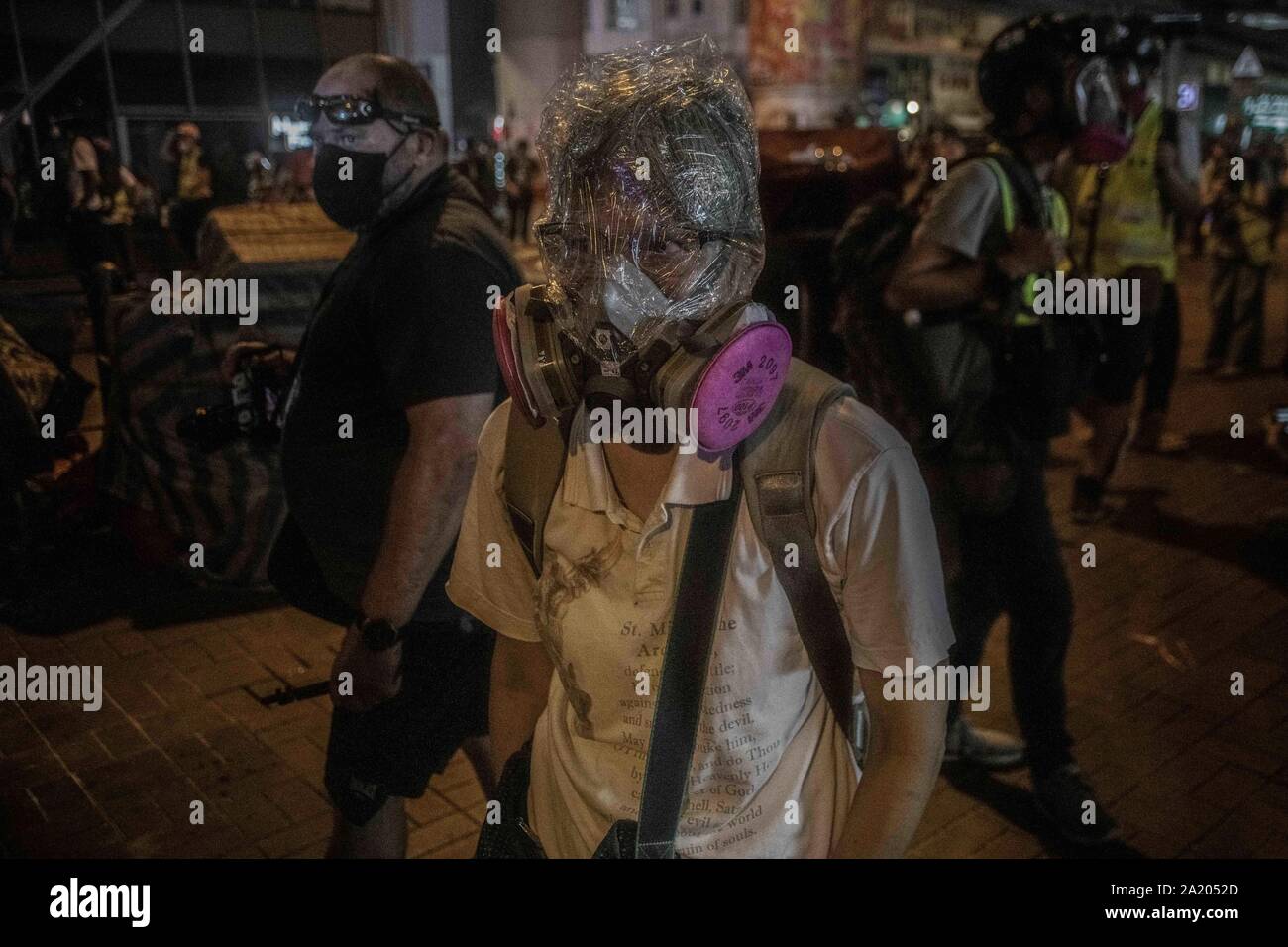 Hong Kong, Cina. 29Sep, 2019. Manifestanti con maschere a gas durante la dimostrazione.manifestanti frequentare un Global Anti-Totalitarianism Marzo a Hong Kong - Dimostrazioni continuare a Hong Kong la marcatura di uno dei peggiori giorni di violenza in 4 mesi di disordini. Credito: SOPA Immagini limitata/Alamy Live News Foto Stock