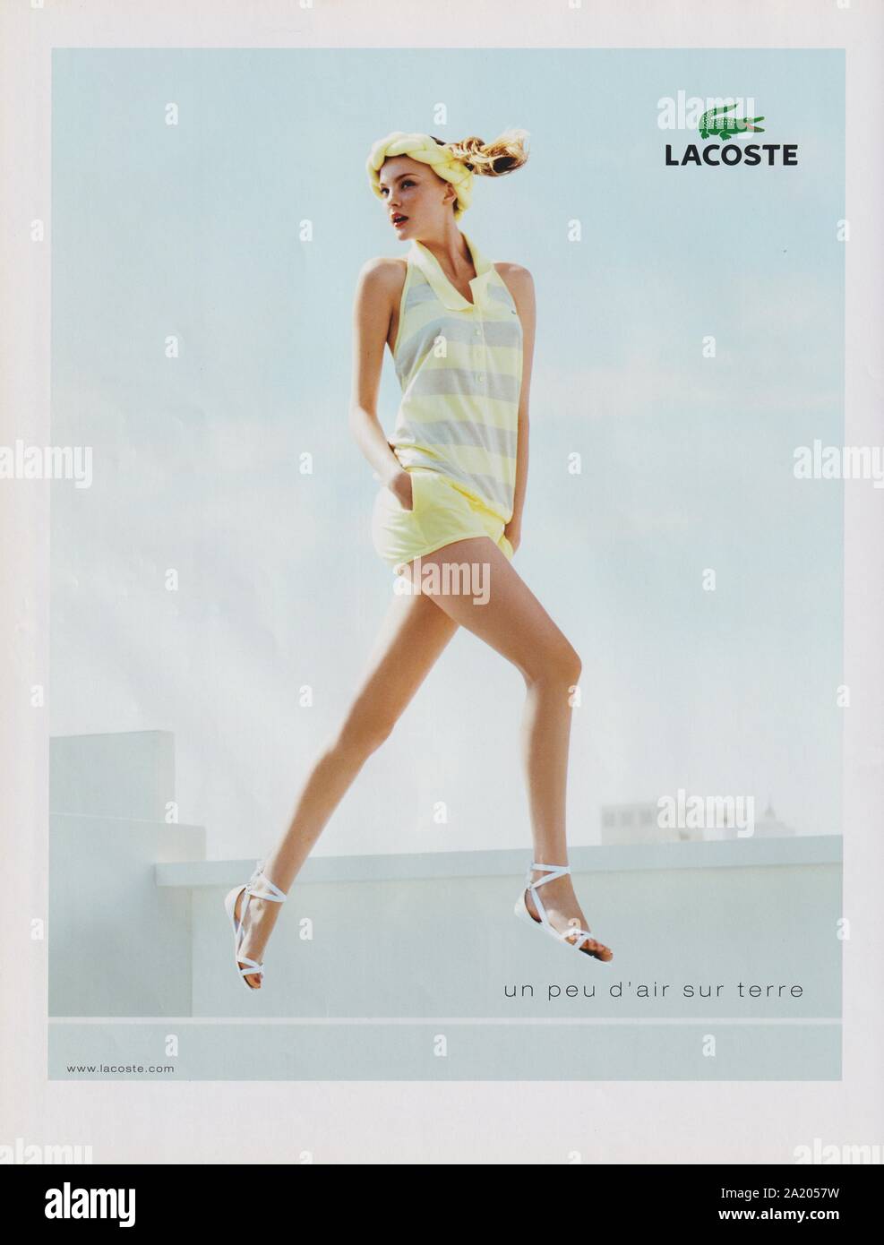 Poster pubblicitari Lacoste casa di moda in magazzino carta dal 2007 anno, pubblicità creative Lacoste annuncio da 2000s Foto Stock