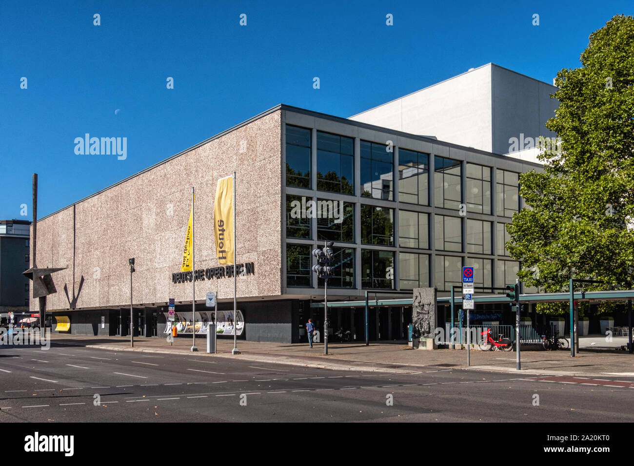 La Deutsche Oper di Berlino in un moderno edificio progettato dall architetto Fritz Bornemann.it inaugurato nel 1961 e ospita un'opera company & Berlino Staatsballett Foto Stock