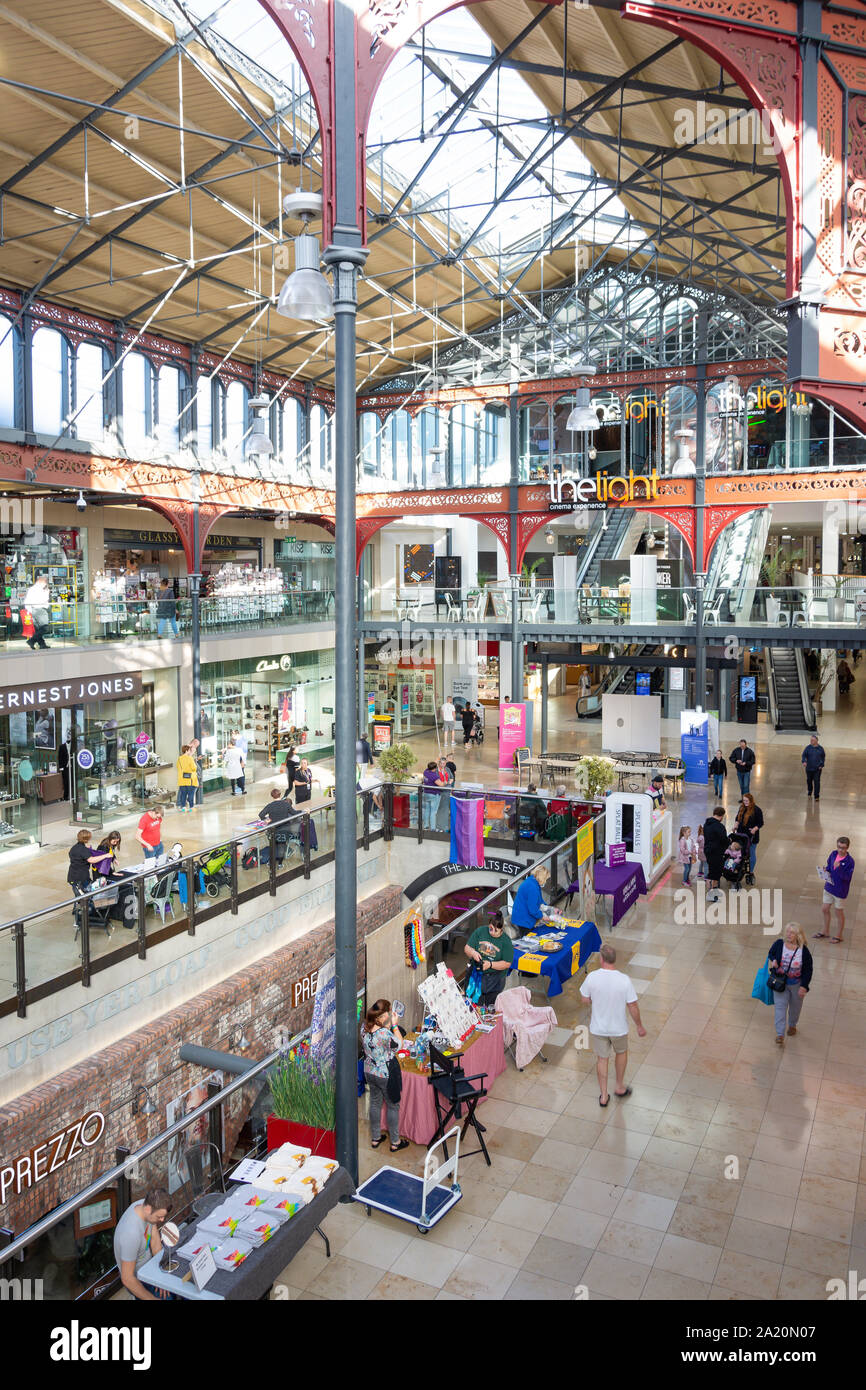 Cortile interno del Market Place Shopping Center, Knowsley Street, Bolton, Greater Manchester, Inghilterra, Regno Unito Foto Stock