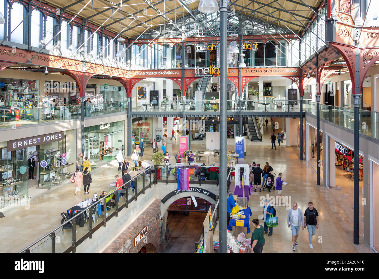 Cortile interno del Market Place Shopping Center, Knowsley Street, Bolton, Greater Manchester, Inghilterra, Regno Unito Foto Stock