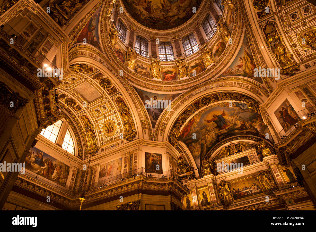 Interno della cattedrale di San Isacco a San Pietroburgo, Russia Foto Stock