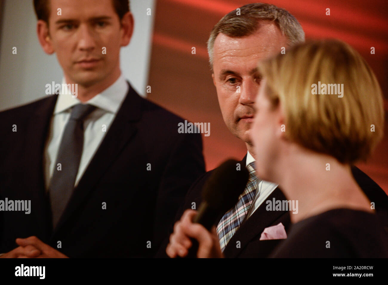 Vienna, Austria. 29Sep, 2019. Leader di destra Fpö (FPOe) Norbert Hofer (C) durante le scorse elezioni parlamentari in discussione alla Hofburg di Vienna. Credito: SOPA Immagini limitata/Alamy Live News Foto Stock