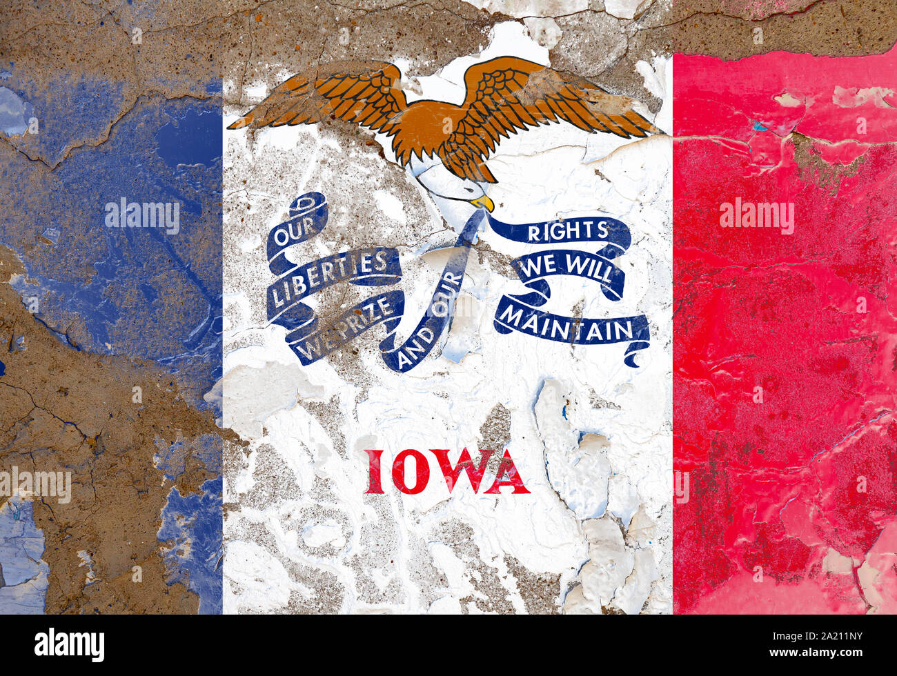 Iowa grunge, danneggiato, graffio, vecchio stile bandiera di stato sulla parete. Foto Stock