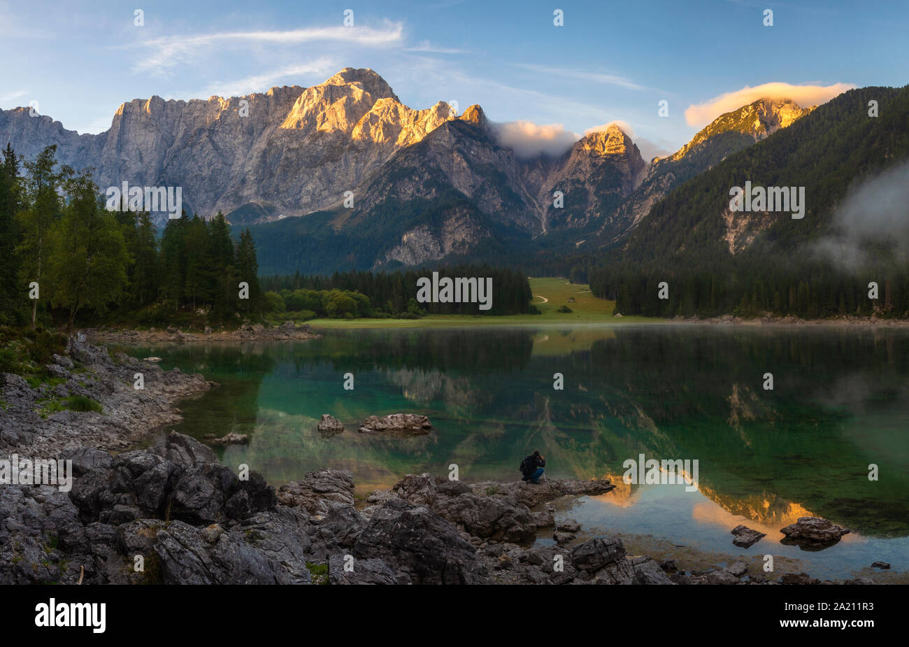 Logo di Google sul monitor di un computer. Motore di ricerca universale Immagine logo di Google sul monitor di un computer. Motore di ricerca universale immagine Foto Stock