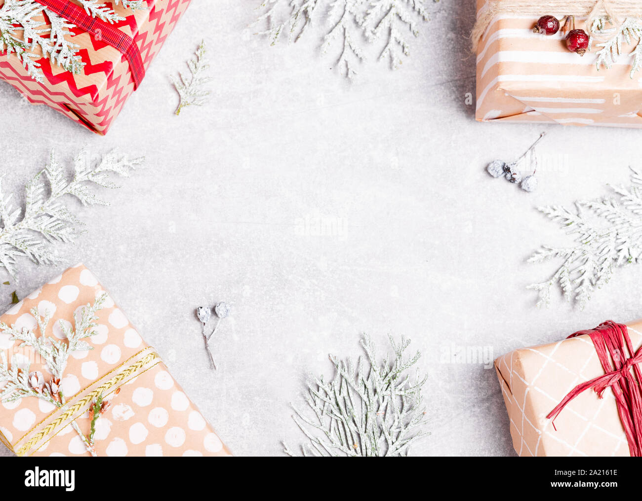 Anno nuovo Natale Xmas 2020 holiday celebrazione copia spazio isolato sfondo bianco stile minimal. Foto Stock
