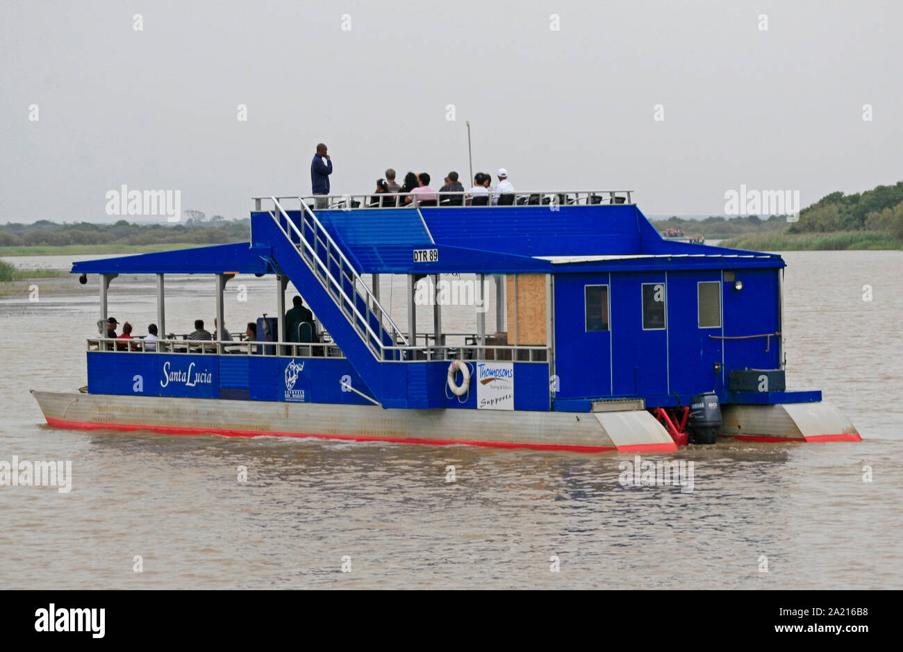 Il double-decker Santa Lucia crociera in barca a St Lucia Estuary, Umkhanyakude distretto comune; KwaZulu Natal, Sud Africa. Foto Stock