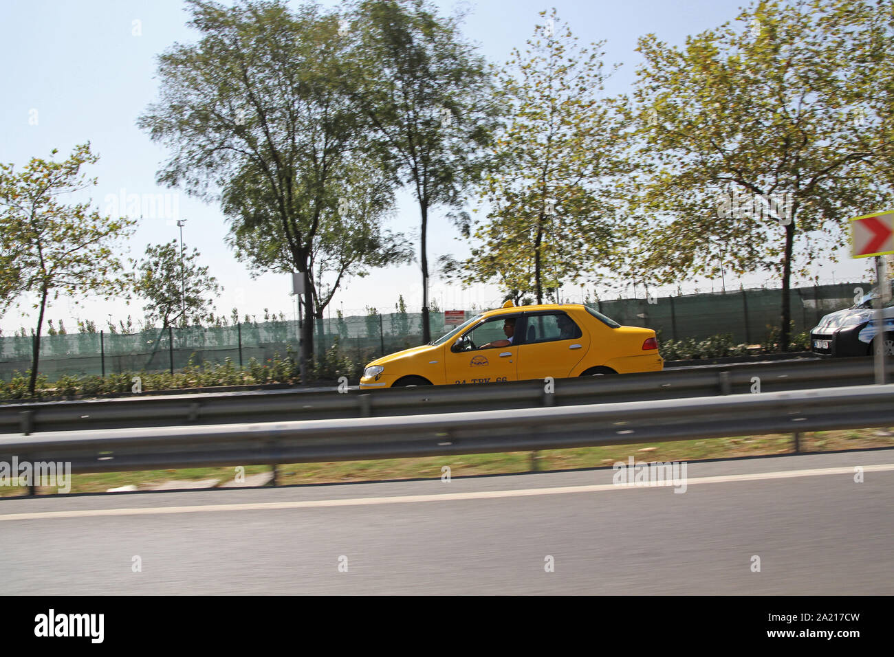 Taxi sulla strada autostrada, Istanbul, Turchia. Foto Stock