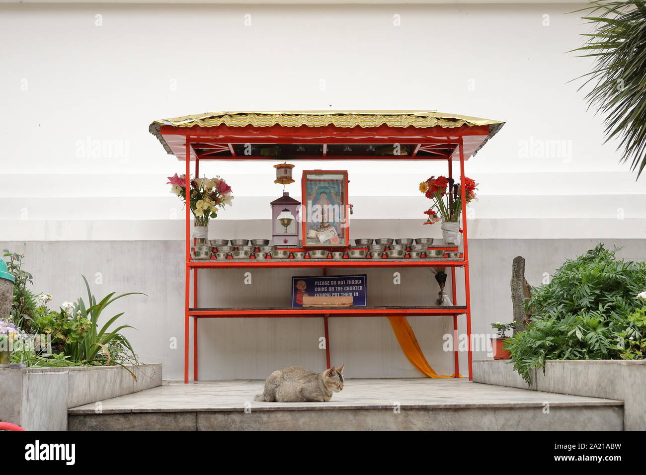 Signore Gautama Buddha luogo di preghiera con la foto in un monastero a Sikkim, India nei pressi di Gangtok city Foto Stock