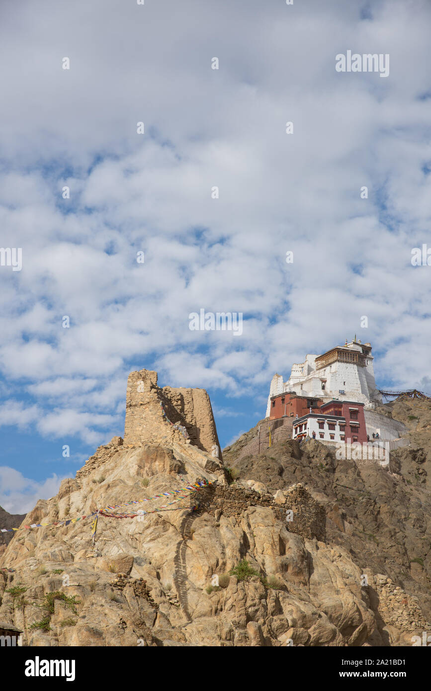 Vista sul tempio di Maitreya vicino a Leh in Ladakh, India Foto Stock