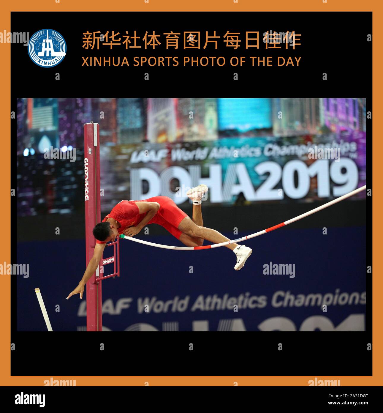 Pechino, Qatar. 28 Sep, 2019. XINHUA SPORT FOTO DEL GIORNO PUBBLICATO IL 7 SETTEMBRE 30, 2019. Ding Bangchao della Cina compete durante l'uomo pole vault qualificazione al 2019 IAAF mondiale di atletica a Doha, in Qatar, Sett. 28, 2019. Credito: Li Ming/Xinhua/Alamy Live News Foto Stock
