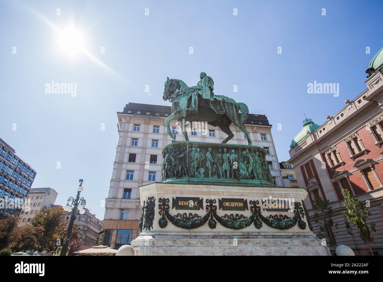 Il monumento al principe Mihailo Obrenovic, situato nella principale piazza della Repubblica a Belgrado in Serbia. Foto Stock