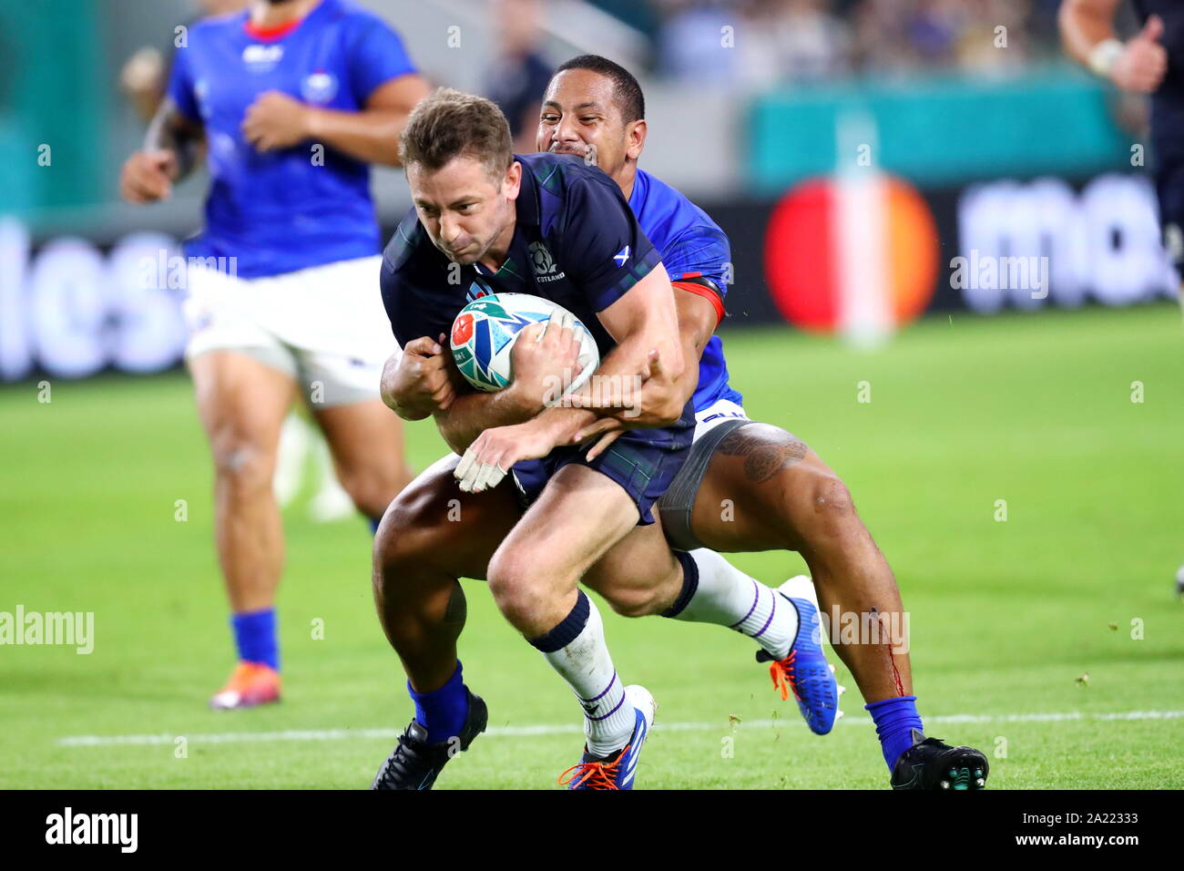 (L-R) Greig Laidlaw (SCO), Ed Fidow (SAM), Settembre 30, 2019 - Rugby : 2019 Coppa del Mondo di Rugby piscina un match tra Scozia Samoa 34-0 a Kobe Misaki Stadium di Kobe, Hyogo, Giappone. (Foto di Naoki Nishimura/AFLO SPORT) Foto Stock