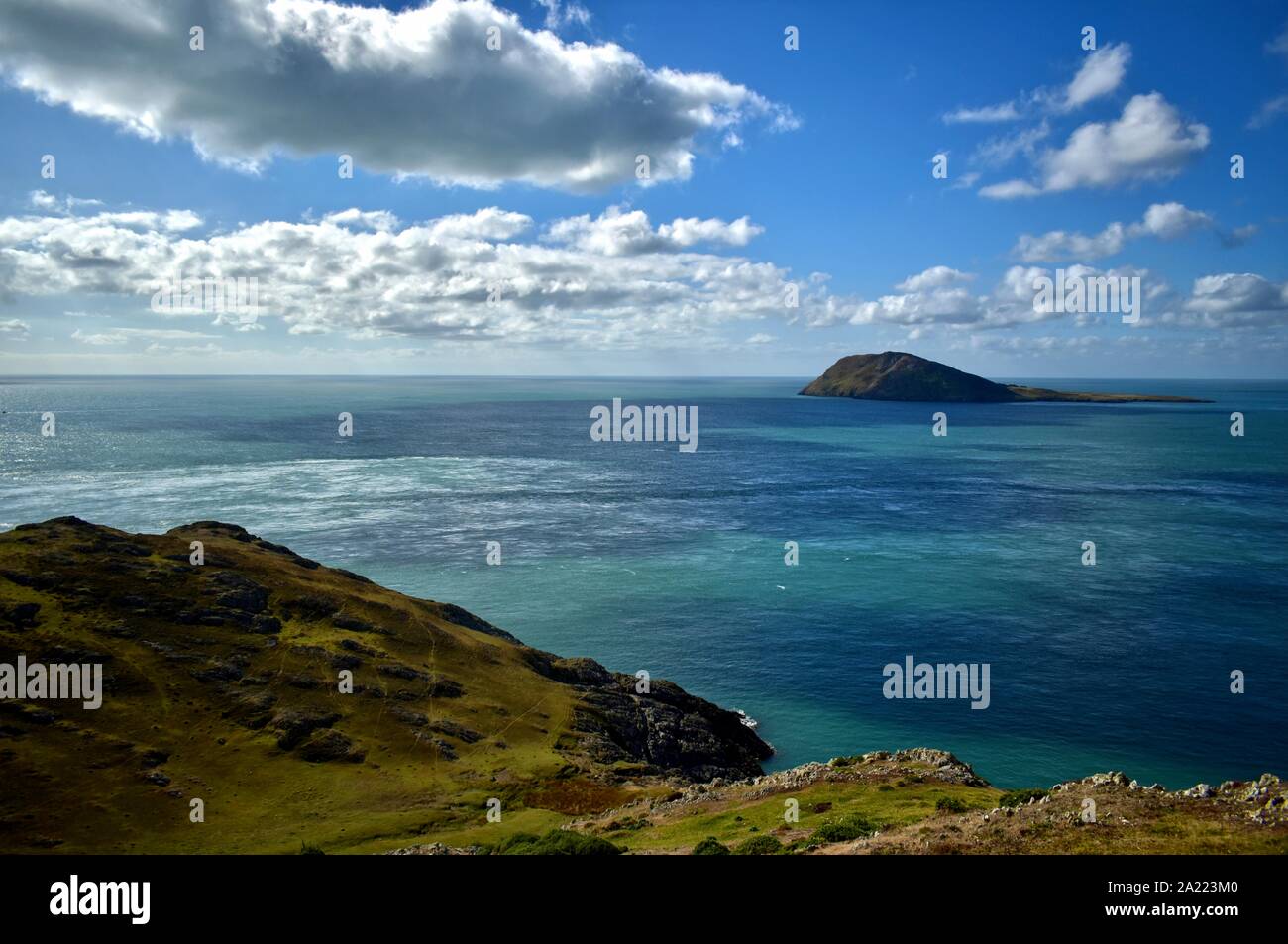 Bardsey Island da Llyn Peninsula Foto Stock