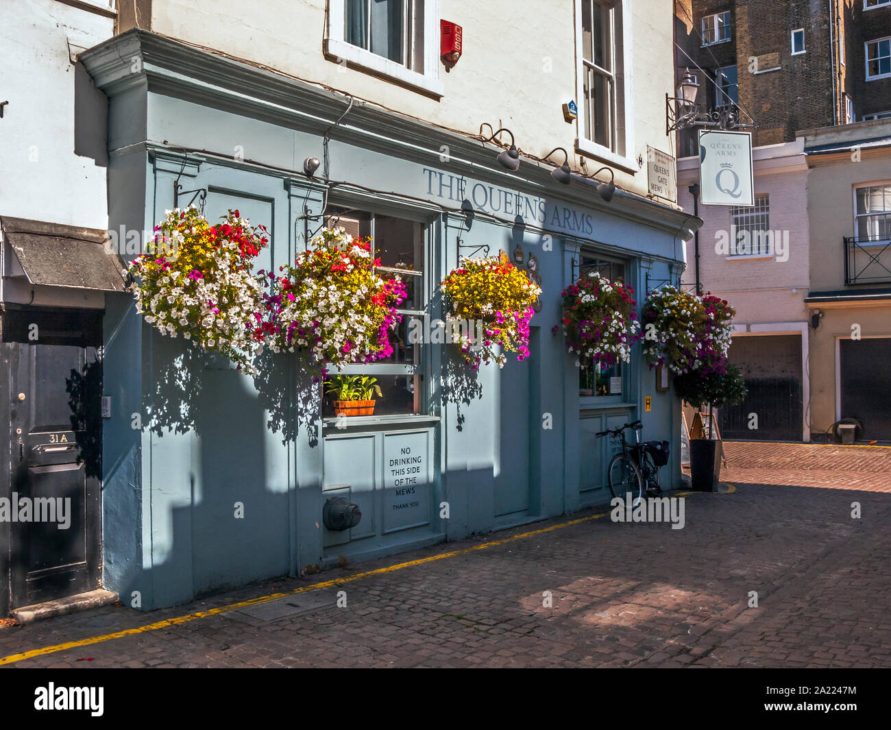 La regina delle armi, Queen's Gate Mews, South Kensington, Londra Foto Stock