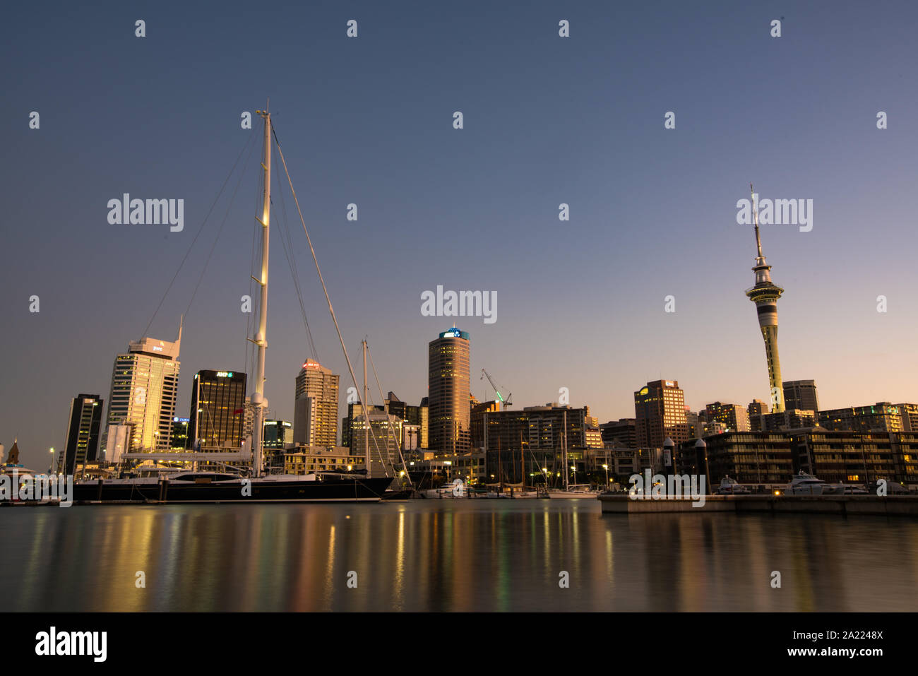 Vista notturna di Auckland in Nuova Zelanda Foto Stock