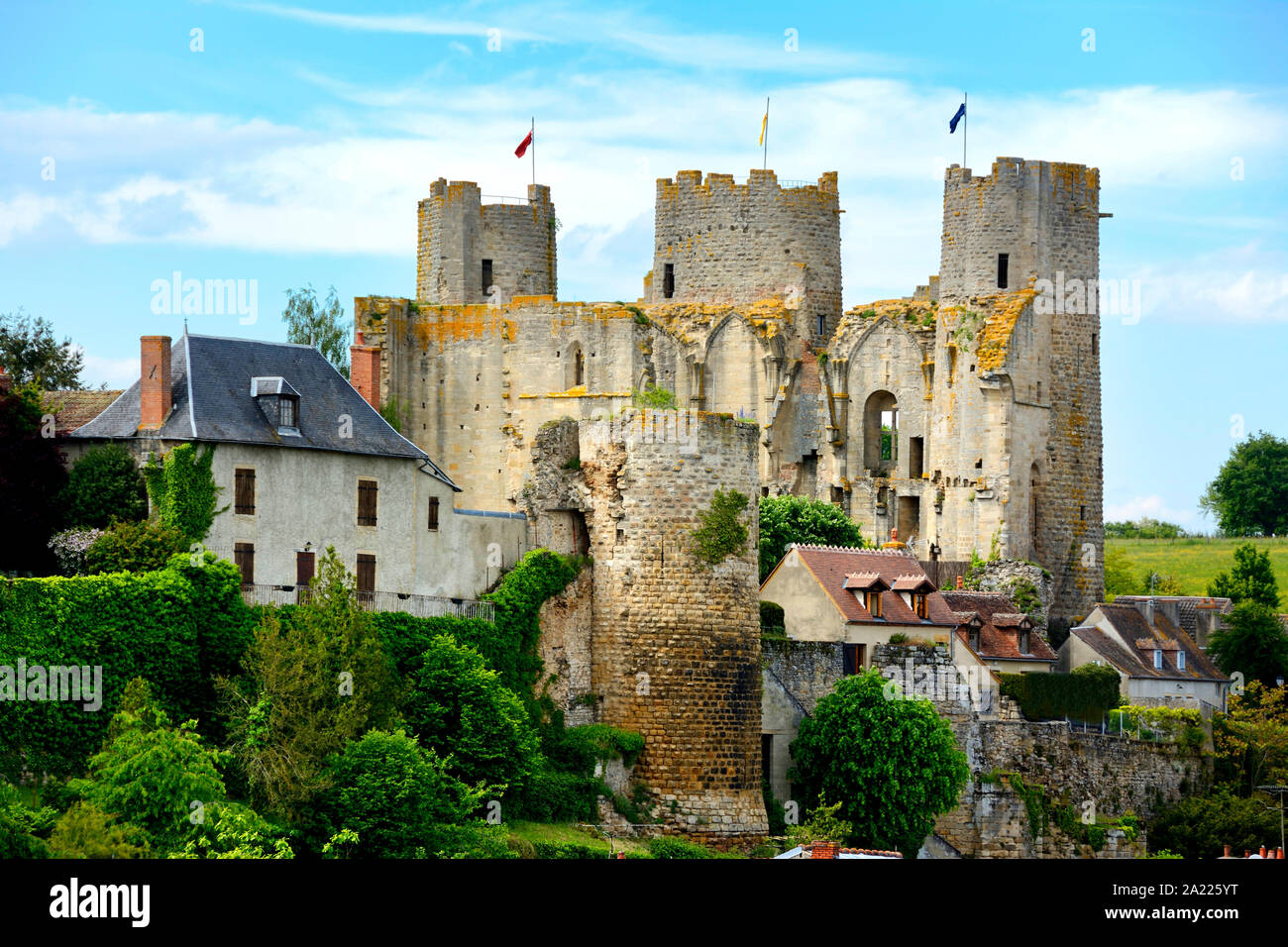 Herisson ha designato la Petite Cité de Caractère. Vista sul castello dei Ducs de Bourbon . Allier. Auvergne Rodano Alpi. Francia Foto Stock