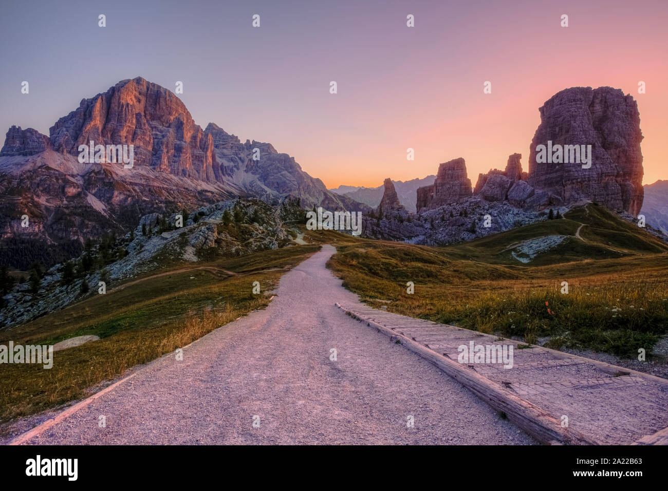Le Cinque Torri a Cortina d'Ampezzo, Belluno, Veneto, Dolomiti, Italia, Europa Foto Stock