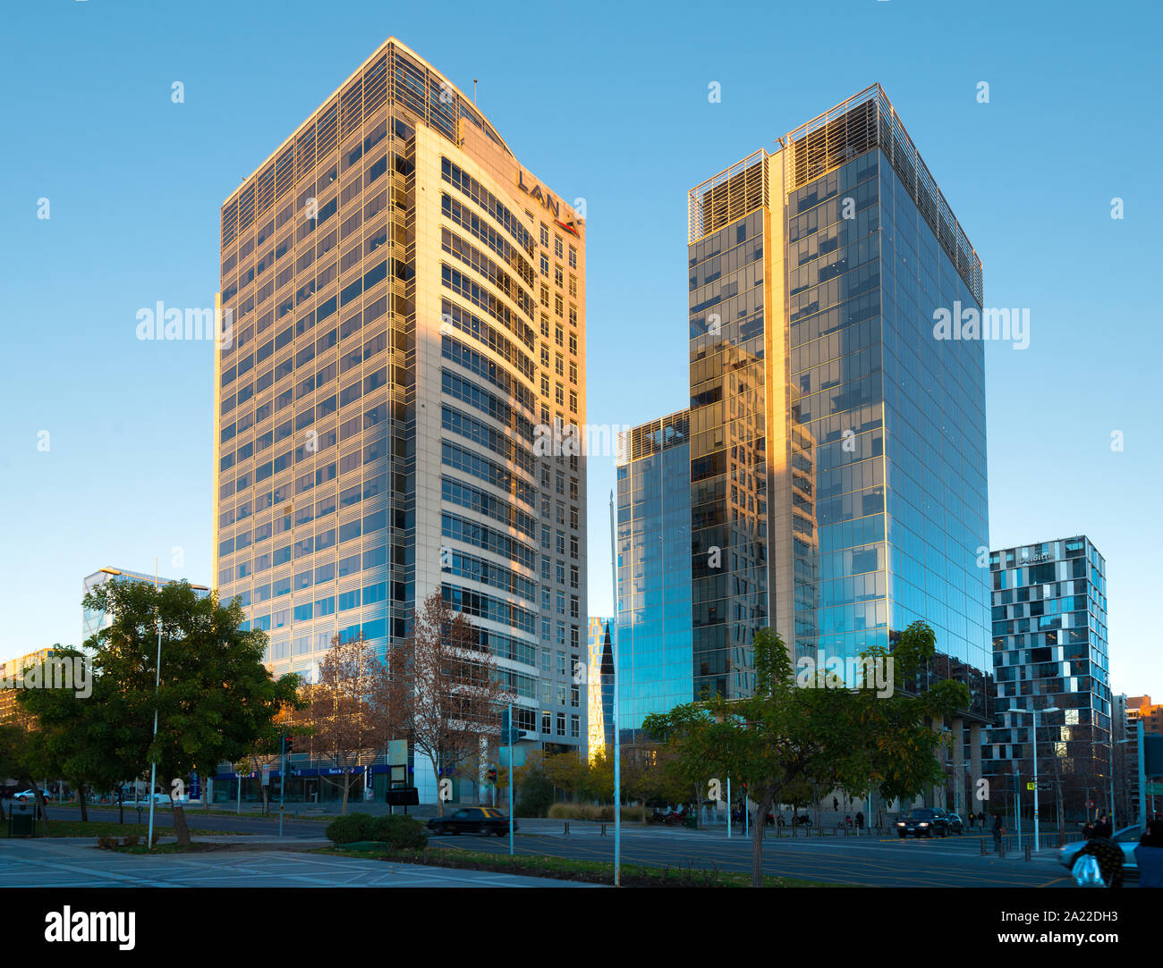 Santiago, Regione Metropolitana, Cile - edifici per uffici a Nueva Las Condes centro business a Las Condes distretto. Foto Stock
