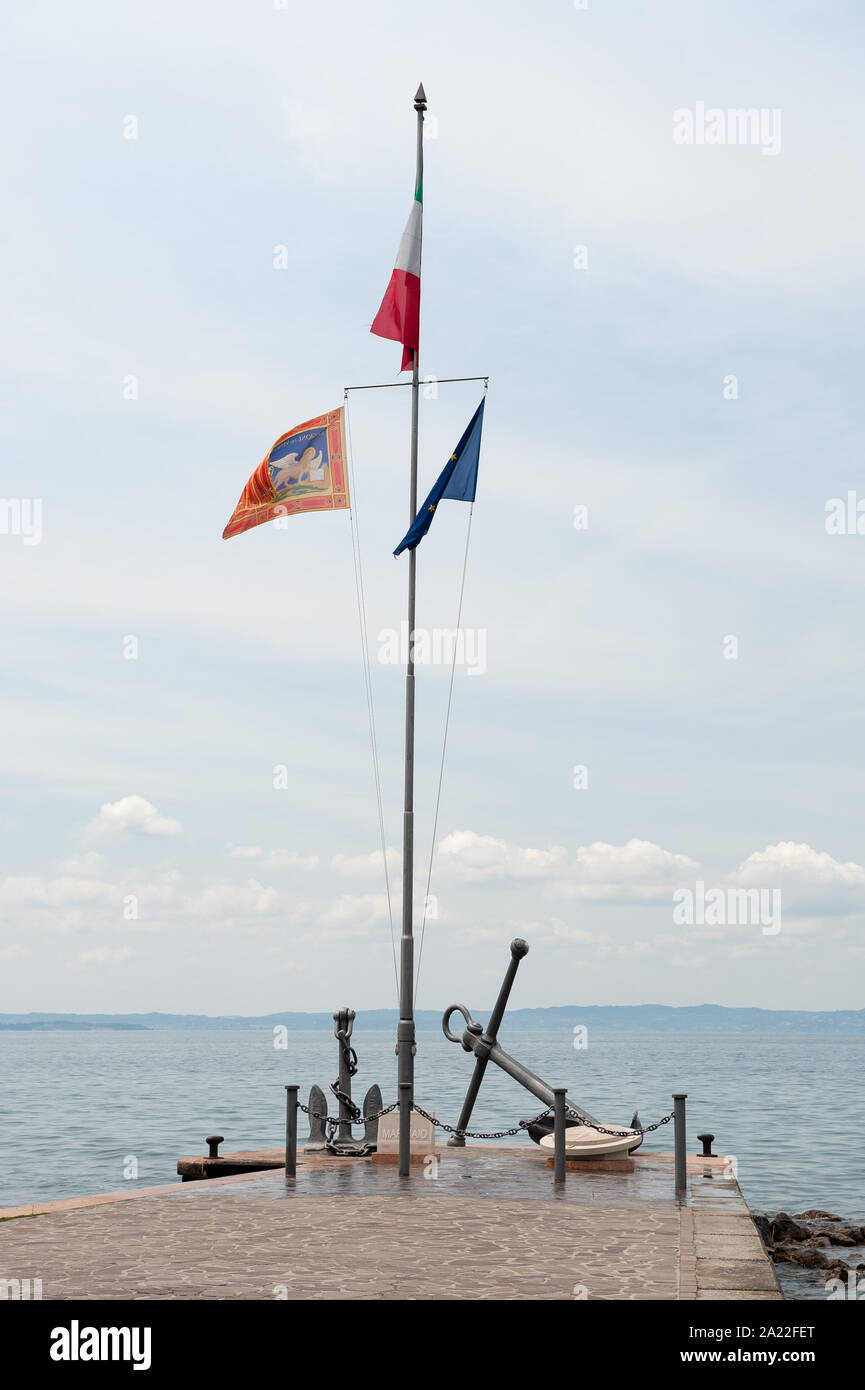 Scultura di ancoraggio a Bardolino, provincia di Verona, regione Veneto, Italia Foto Stock