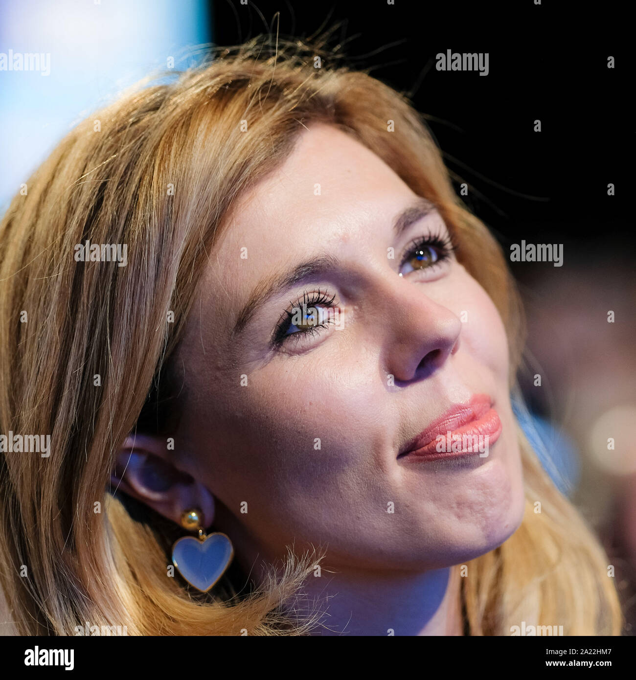 Centrale di Manchester, Manchester, Regno Unito. Il 30 settembre 2019. Carrie Symonds, al Partito Conservatore Conferenza d'autunno. Carrie Symonds è un conservatore britannico e di pubbliche relazioni specializzata che è il partner attuale del Primo Ministro del Regno Unito, Boris Johnson. Lei è il primo partner non sposato di un primo ministro di risiedere in 10 di Downing Street. Carrie è stato in prima fila della sala per ascoltare Sajid Javid il discorso. Foto di Julie Edwards./Alamy Live News Foto Stock